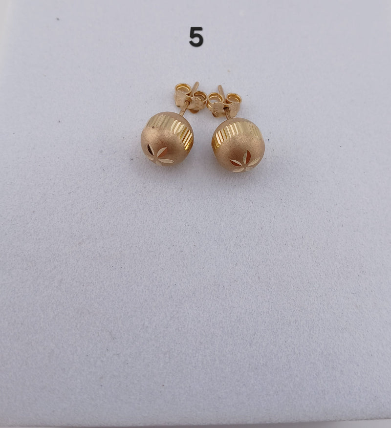 Aretes pegados