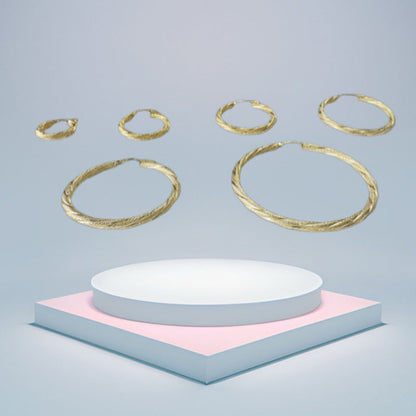 Argollas torcidas, satinadas, grosor 3 mm.  